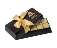Aukso luito formos šokolado dėžutė su firminiais Jūsų šokoladukais viduje