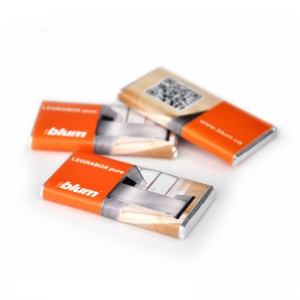 32 % pieniško šokolado 10 g plytelė su logotipu