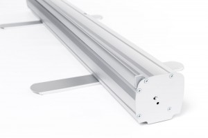 Ištraukiamas reklaminis stendas Challenger Alu 85 x 200 cm (2 kojos)