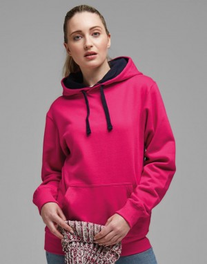 Kontrastingų spalvų džemperis su gobtuvu