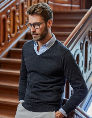 V-Neck Sweater. Vyriškas megztinis