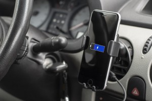 Automobilių telefono laikiklis su belaidžiu krovikliu Gari